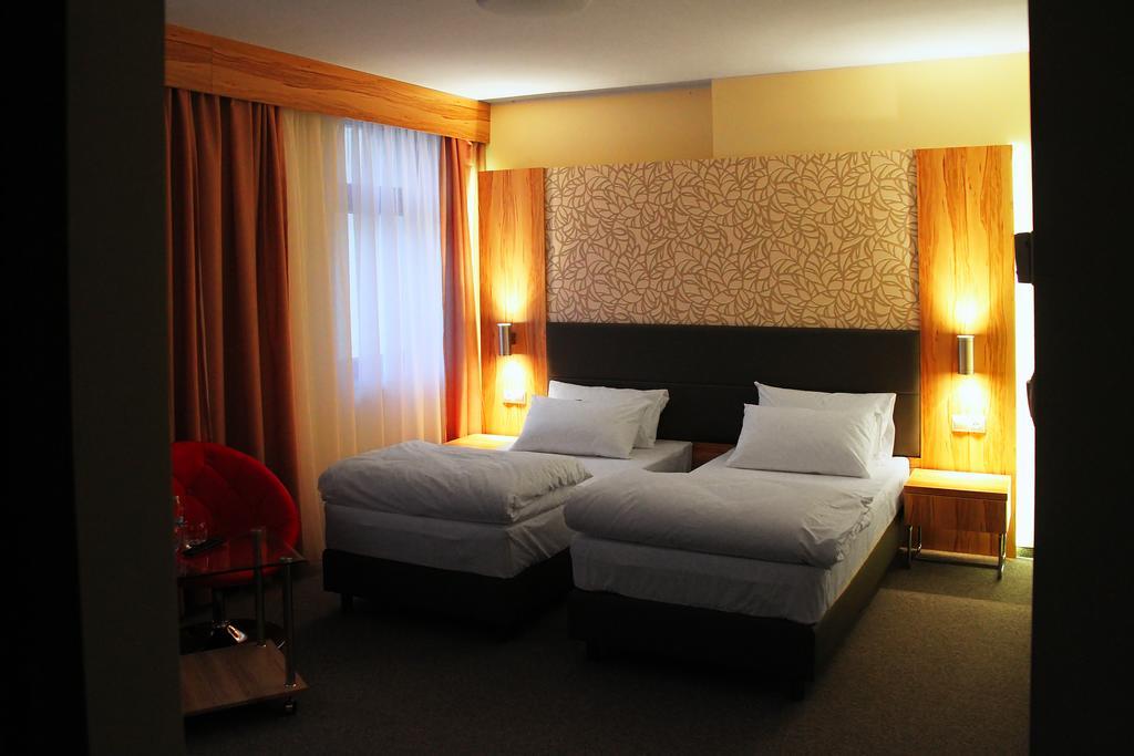 Hotel Przy Baszcie เลกนิตซา ห้อง รูปภาพ